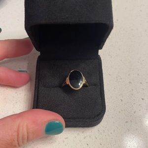 10K Yellow Gold and Black Onyx Oval Ring. Size 9